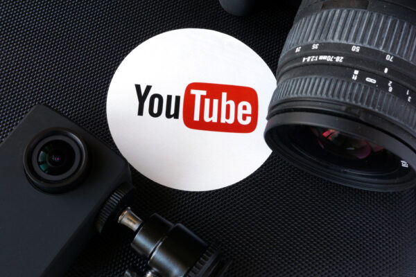 cara aktifkan komentar di YouTube